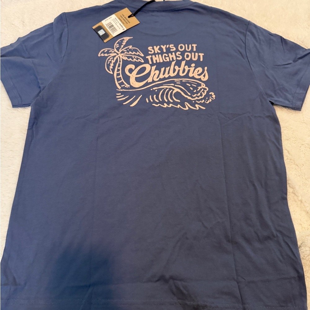 chubbies Men's Blue Short-Sleeve Tee with Pink Beach Graphic